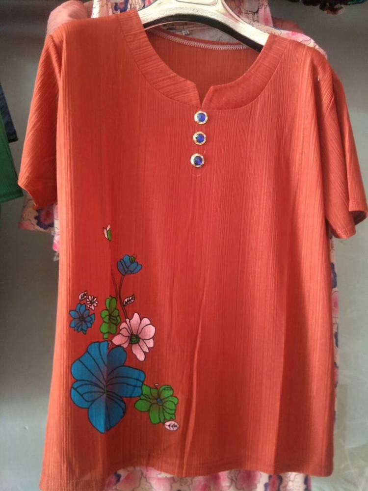 德陽服裝批發市場探秘 廣場舞阿姨裝10元起，年輕媽媽裝半袖5元拿貨